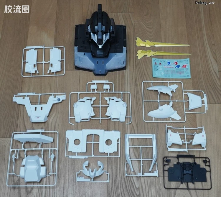 万代 大比例胸像系列 REAL EXPERIENCE MODEL RX-0 独角兽高达 自动变形版 - 图片